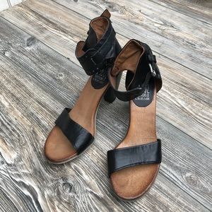 MIZ MOOZ: Verona Collection: Mina Ankle: Size 39